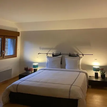 Des Hauts De La Piquante Pierre *