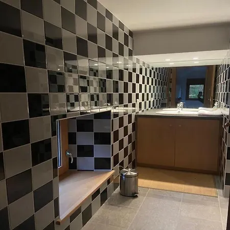 Des Hauts De La Piquante Pierre