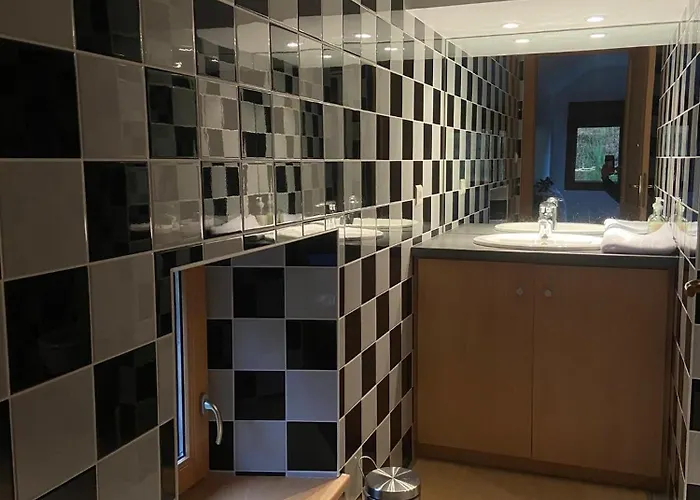 Des Hauts De La Piquante Pierre *