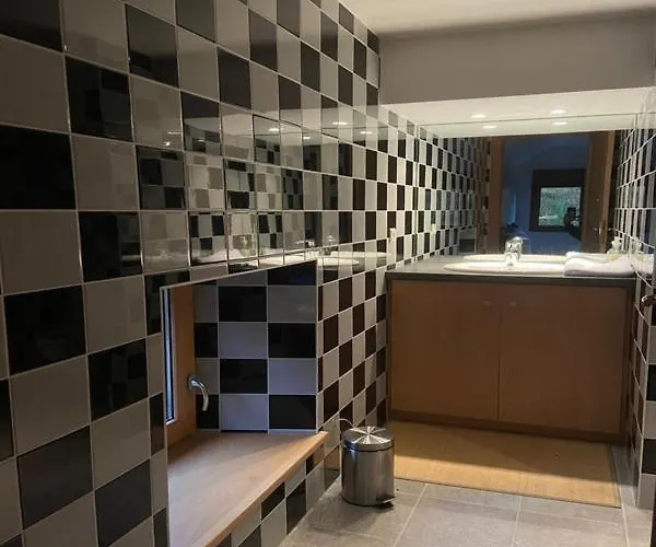 Des Hauts De La Piquante Pierre